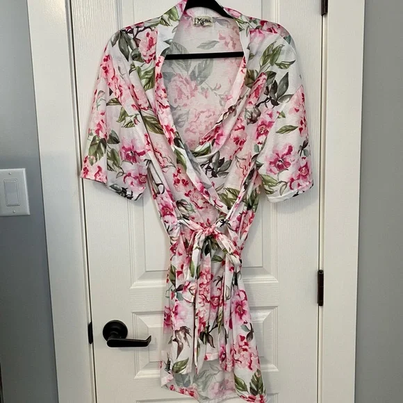Flower Robe - Picture 2 of 4
